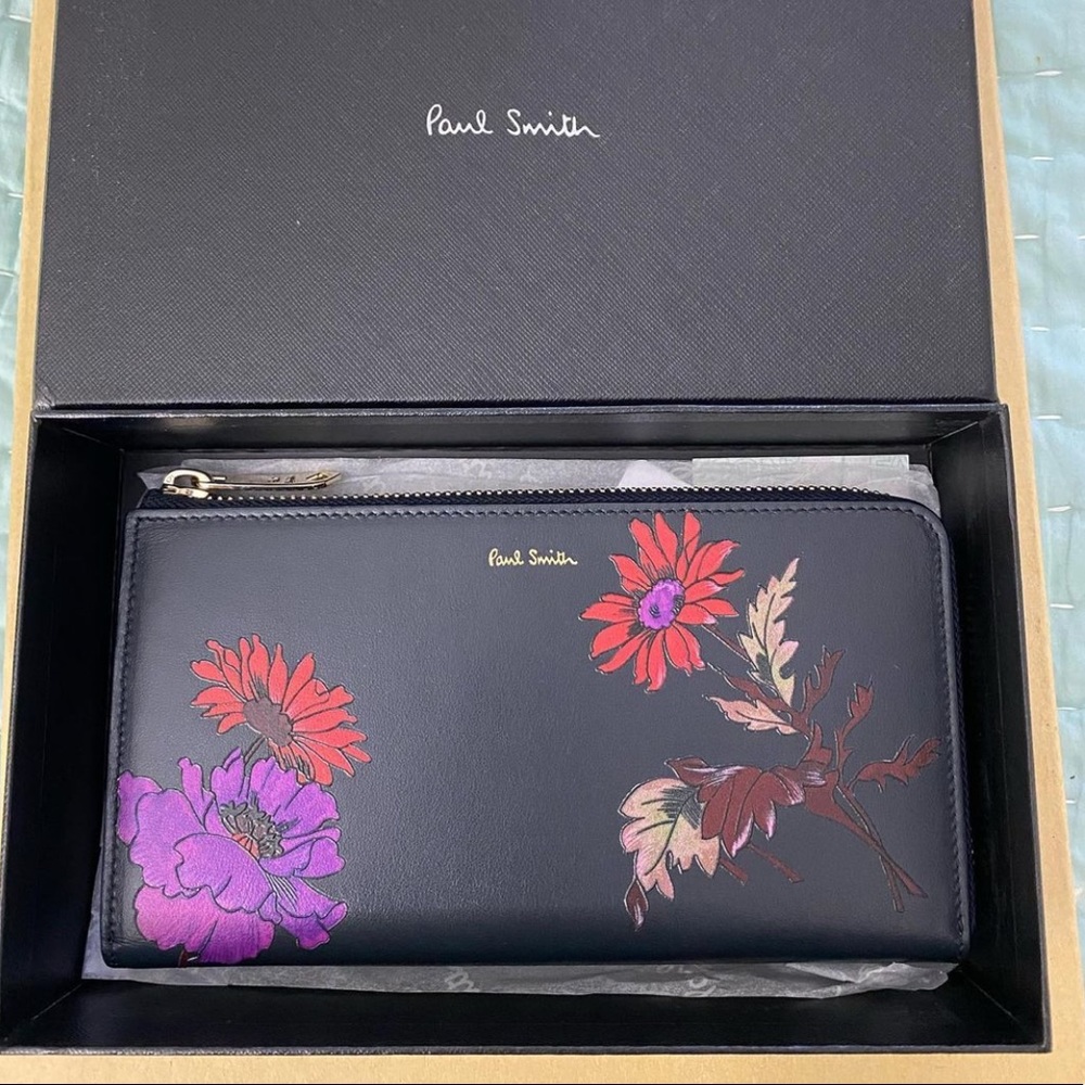 Paul Smith Black and Red Wallet with Sleek Design